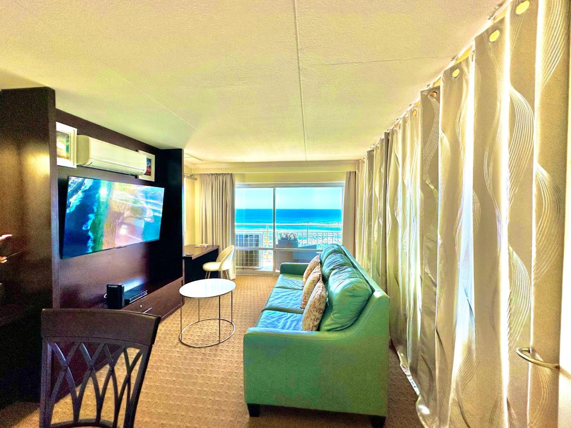 Waikiki Beach Experience! Luxury Oceanview Suite! Гонолулу Экстерьер фото